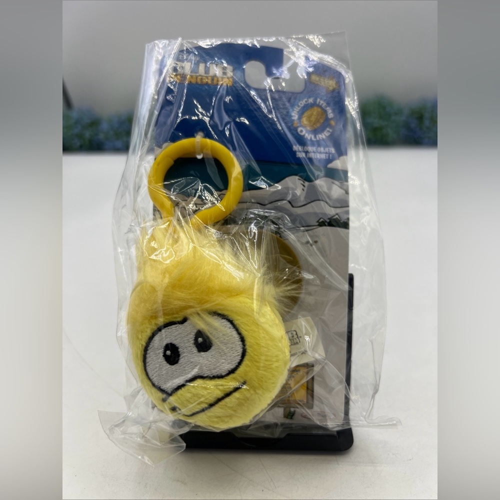 DISNEY CLUB PENGUIN Yellow Puffle Key Clip ~JAKKS Pacific Rare ✨✨✨